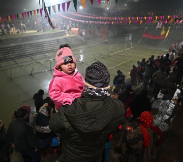 पनाैतीमा मकर मेला : तिर्थालुले लत्याए काेभिड मापदण्ड (तस्वीरहरू)